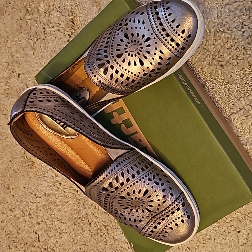 Champagne/Bronze flat/sneaker